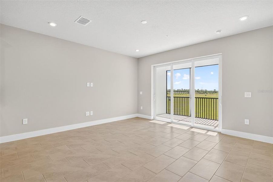 Spacious, unfurnished interior of a new home in Wellen Park, Venice (Image 11).