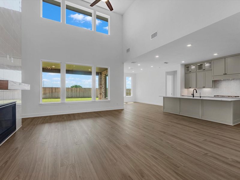 Spacious, unfurnished interior of a new home in Harvest Green, Richmond (Image 18).
