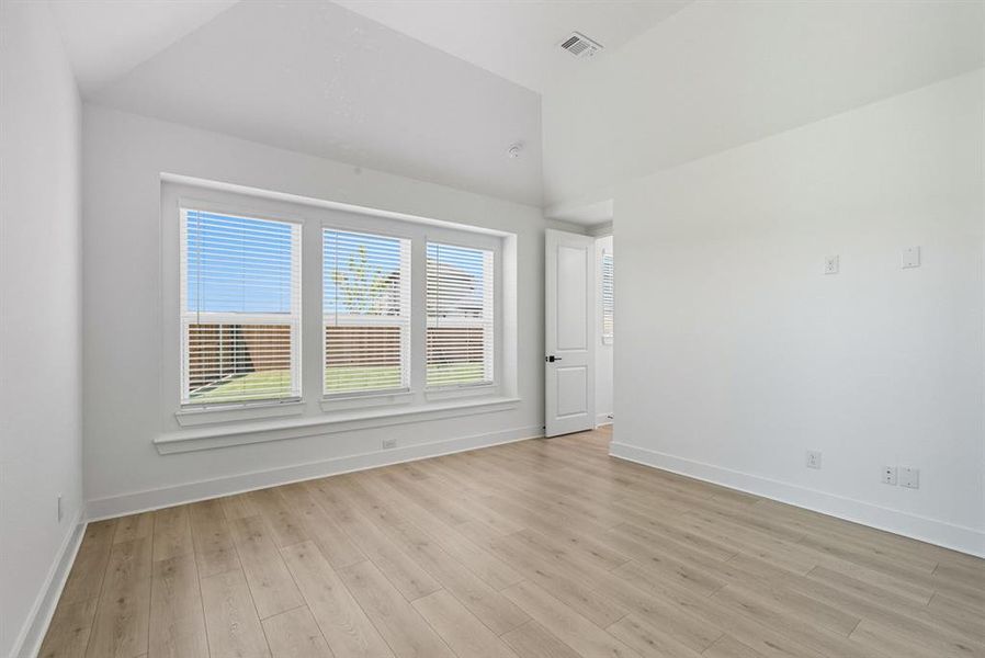 Spacious, unfurnished interior of a new home in Hillstead, Lavon (Image 20).