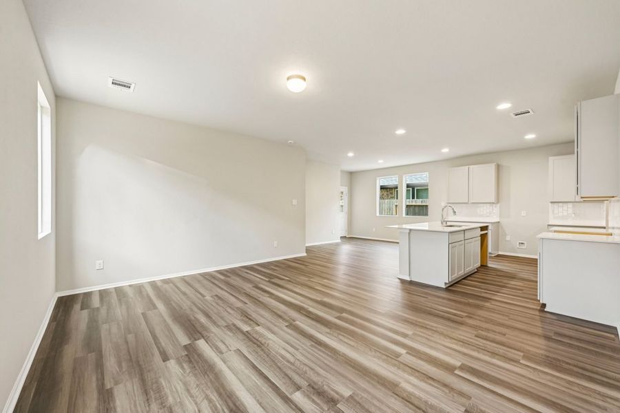 Spacious, unfurnished interior of a new home in Sorella, Tomball (Image 13).