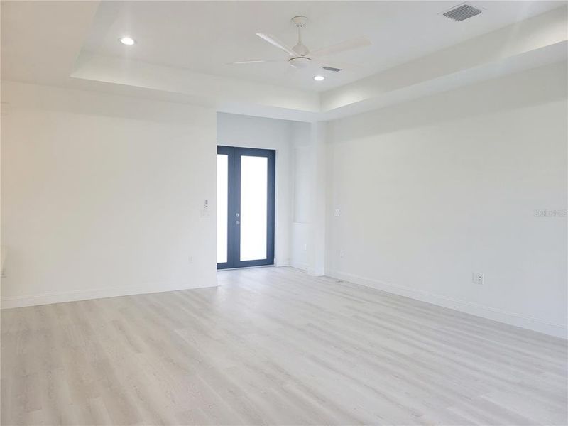 Spacious, unfurnished interior of a new home in , Punta Gorda (Image 27).