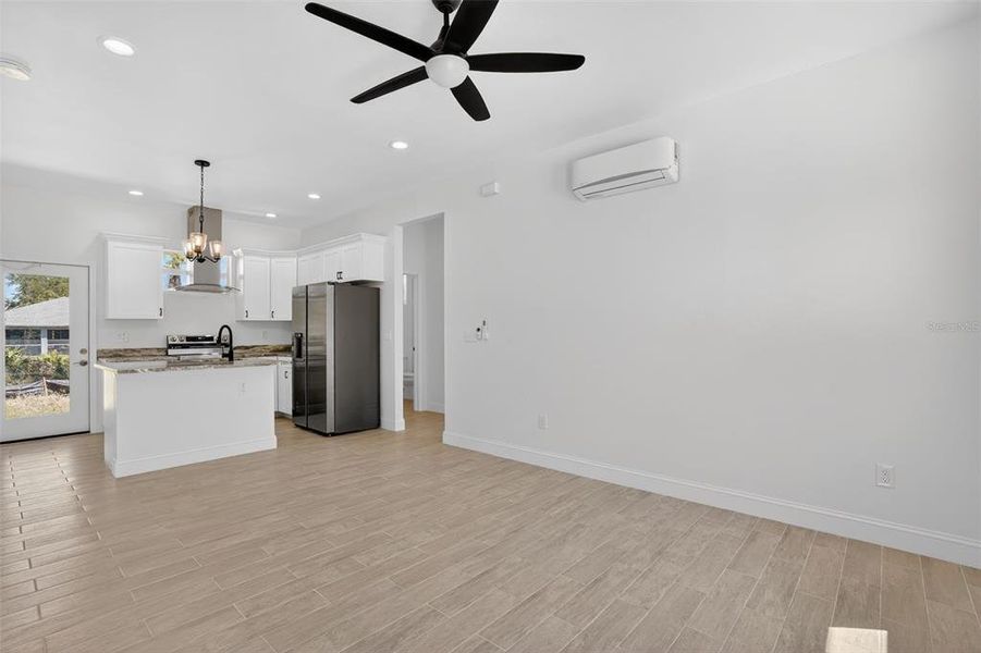 Spacious, unfurnished interior of a new home in , Lehigh Acres (Image 12).