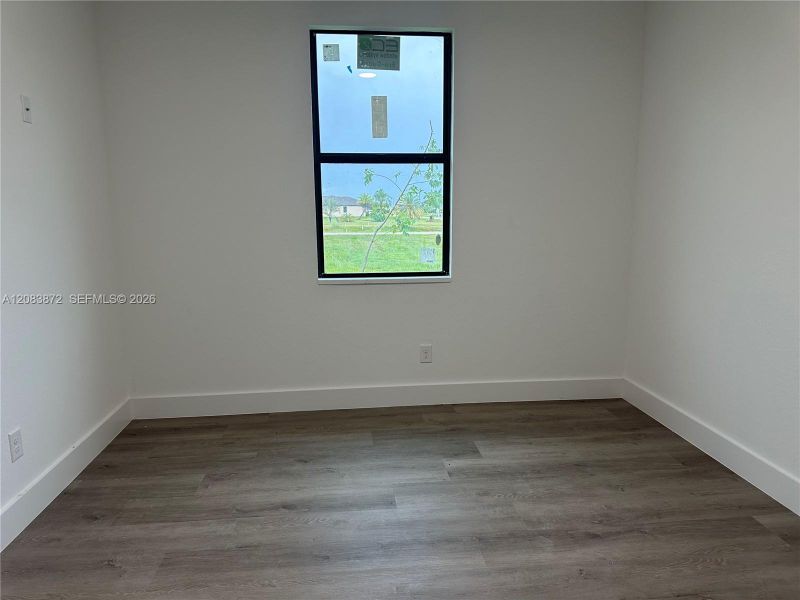 Spacious, unfurnished interior of a new home in , Cape Coral (Image 25).