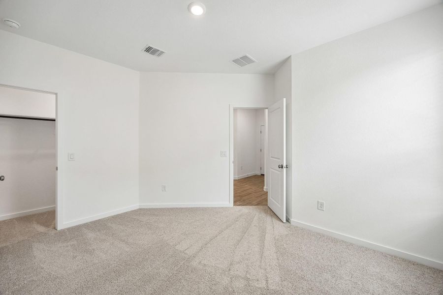 Spacious, unfurnished interior of a new home in Windcress, Cove (Image 19).