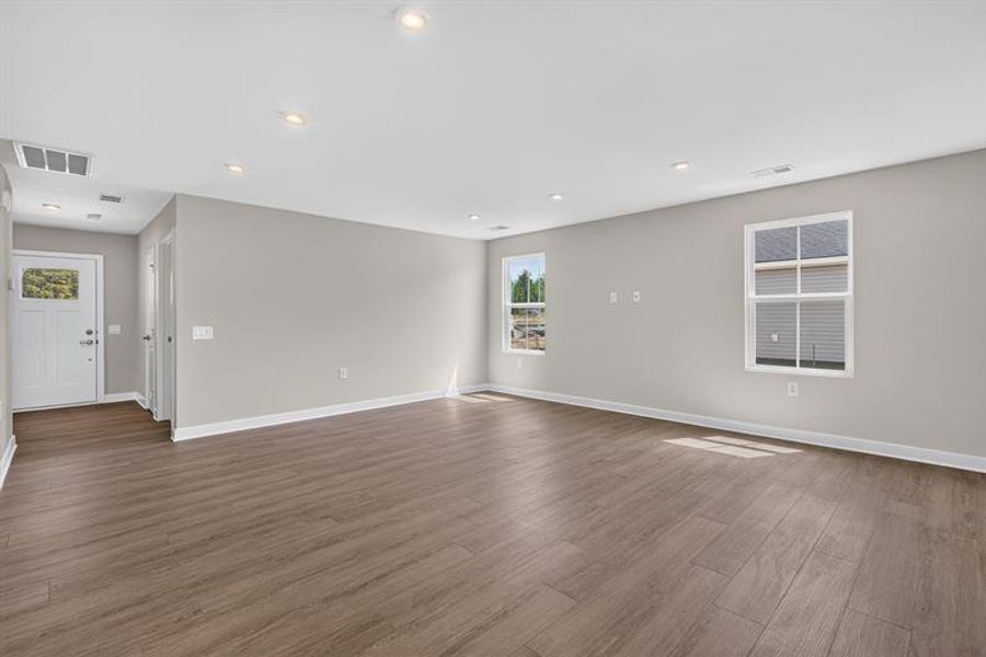Spacious, unfurnished interior of a new home in Beacon Point at New Hampstead, Savannah (Image 28). Spacious, unfurnished interior of a new home in Beacon Point at New Hampstead, Savannah (Image 28).