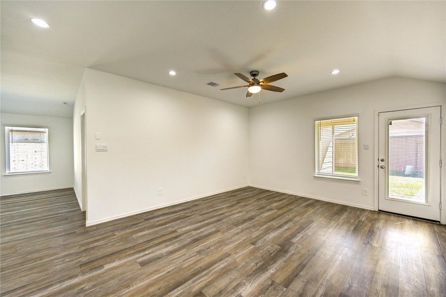 Spacious, unfurnished interior of a new home in Breckenridge Forest, Spring (Image 18).