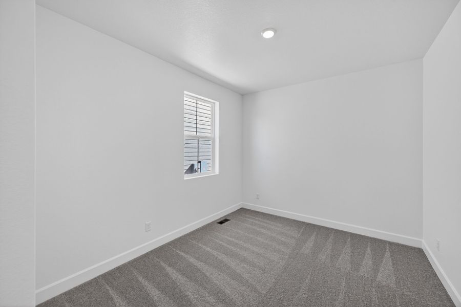 Spacious, unfurnished interior of a new home in The Aurora Highlands, Aurora (Image 20).