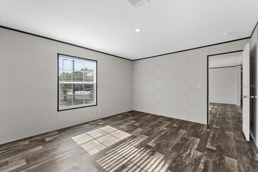 Spacious, unfurnished interior of a new home in , Holiday (Image 16).
