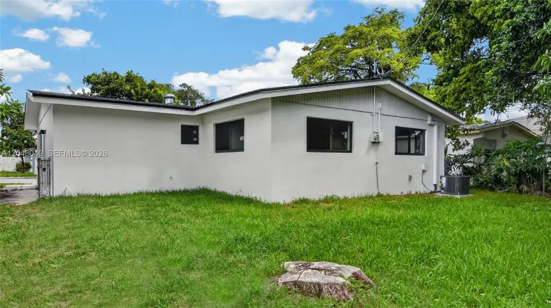 Exterior details and patio area of a home in , Fort Lauderdale (Image 16).