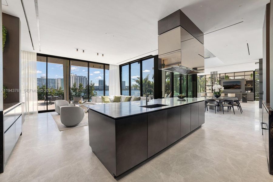 Community amenities in , Miami Beach (Image 49).