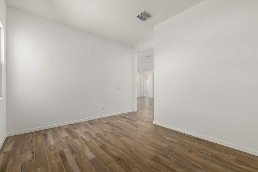 Spacious, unfurnished interior of a new home in Las Ventanas - RV Collection, Goodyear (Image 11).