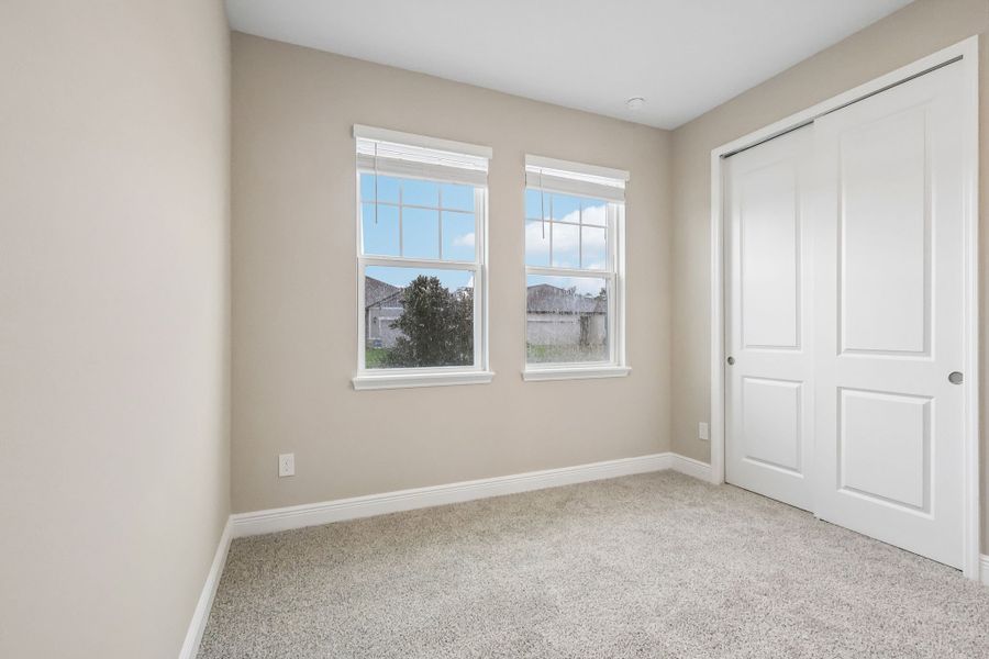 Spacious, unfurnished interior of a new home in Legends Preserve - Signature Series, Daytona Beach (Image 17).
