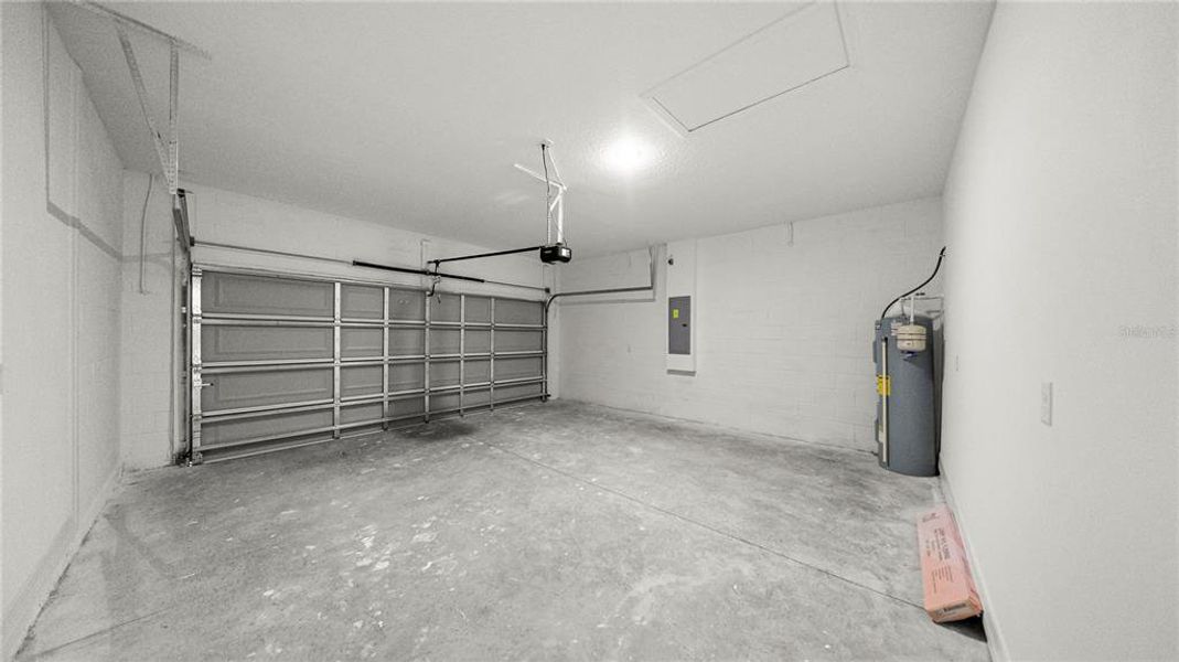 Spacious, unfurnished interior of a new home in , Citrus Springs (Image 21).