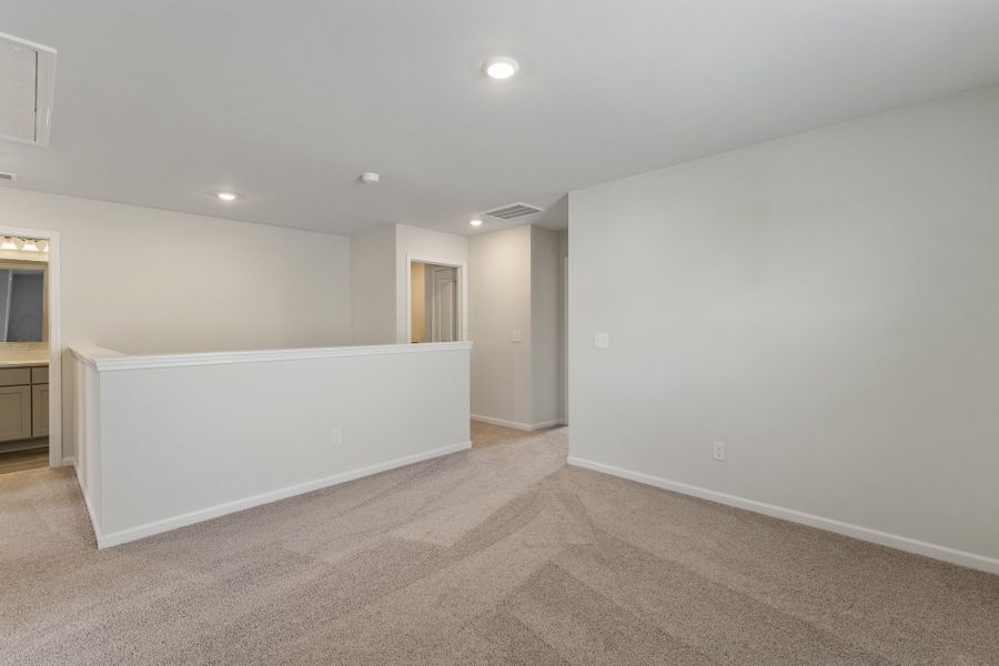 Spacious, unfurnished interior of a new home in Tucker Ridge, Pendleton (Image 18).