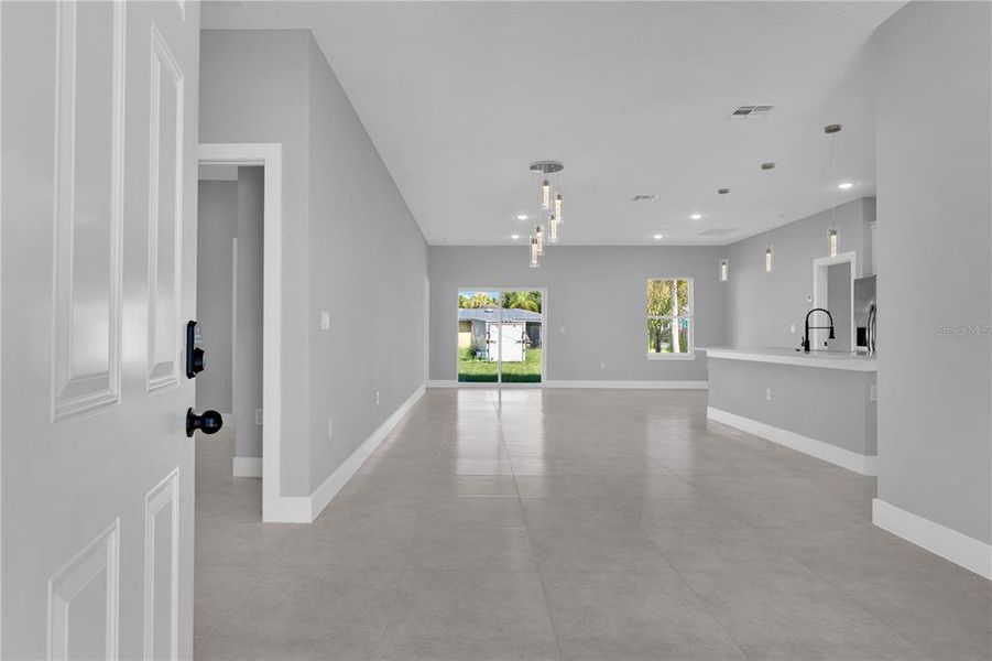 Spacious, unfurnished interior of a new home in , Port Charlotte (Image 9).