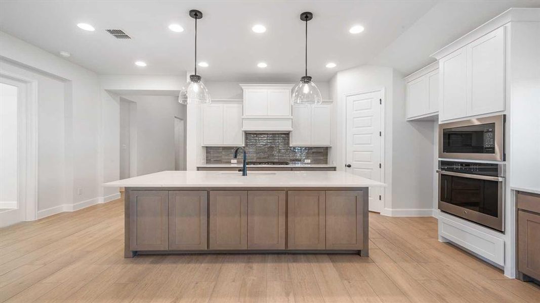 Furnished interior view inside a new home in Cambridge Crossing, Celina (Image 10).