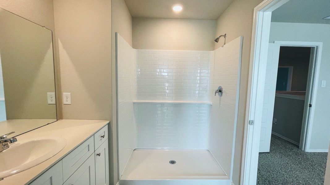 Furnished interior view inside a new home in Sunnycreek, Crowley (Image 6).