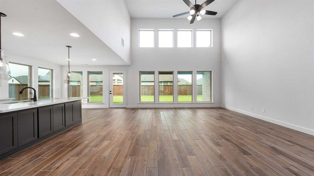 Spacious, unfurnished interior of a new home in The Lakes Of Somercrest 60', Midlothian (Image 15). Spacious, unfurnished interior of a new home in The Lakes Of Somercrest 60', Midlothian (Image 15).