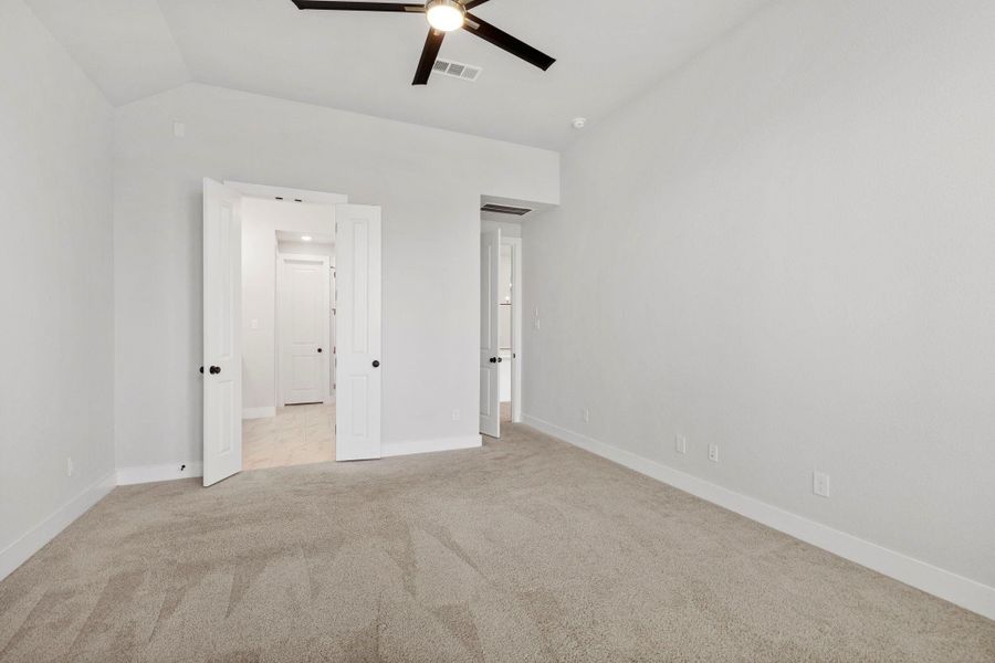 Spacious, unfurnished interior of a new home in Woodforest, Montgomery (Image 44).