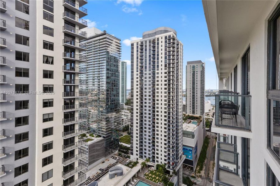 Condo located in Miami, FL showcasing its design and architecture (Image 3).