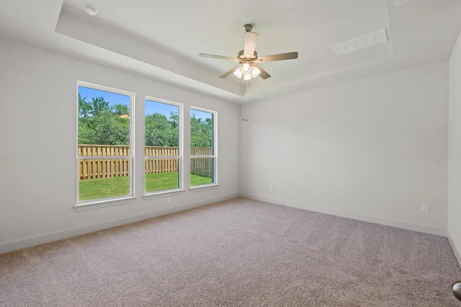 Spacious, unfurnished interior of a new home in Parmer Ranch, Georgetown (Image 23).