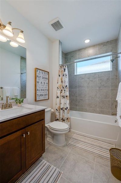 Furnished interior view inside a new home in , Daytona Beach (Image 41).