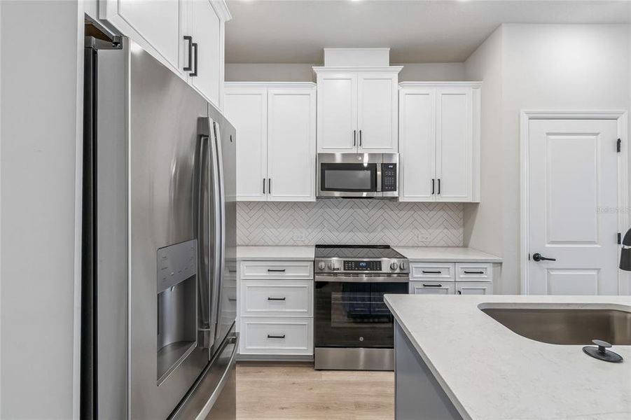 Furnished interior view inside a new home in , Orlando (Image 8).