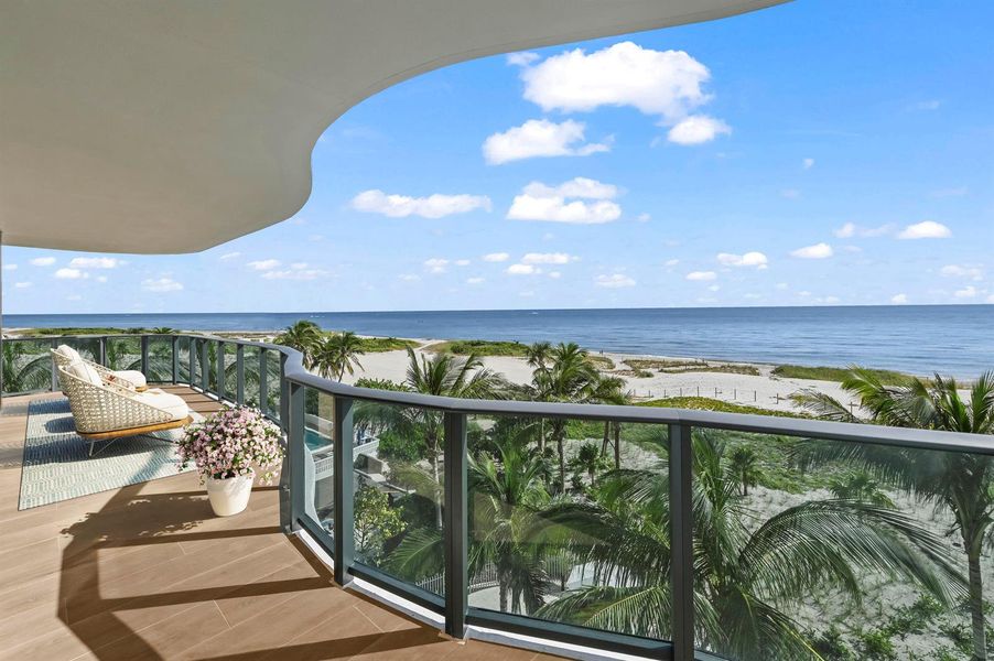 44 Balcony 08_VS 44 Balcony 08_VS