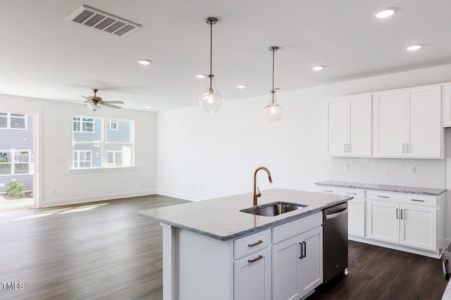 VNF-Lot 47-Aurora (9) VNF-Lot 47-Aurora (9)