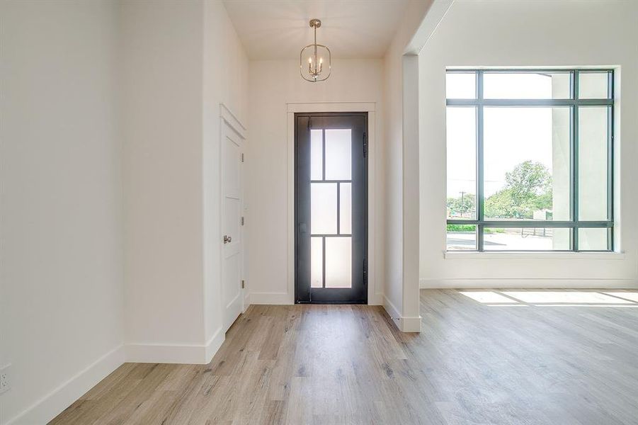 Spacious, unfurnished interior of a new home in , Mineral Wells (Image 32).