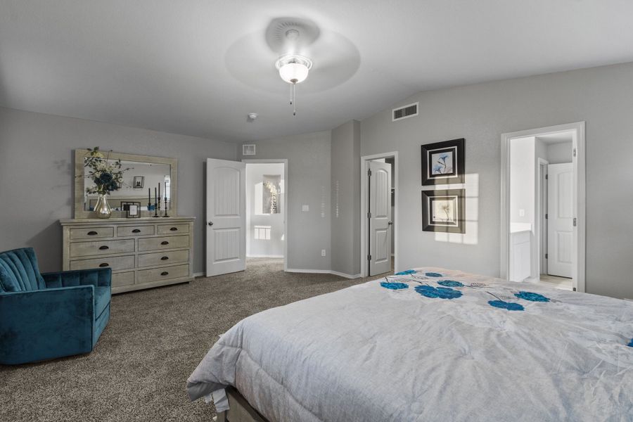 Representative furnished interior of a home built from the The Bellagio – 425SSC3CG by Saratoga Homes in Crossland, El Paso (Image 7).