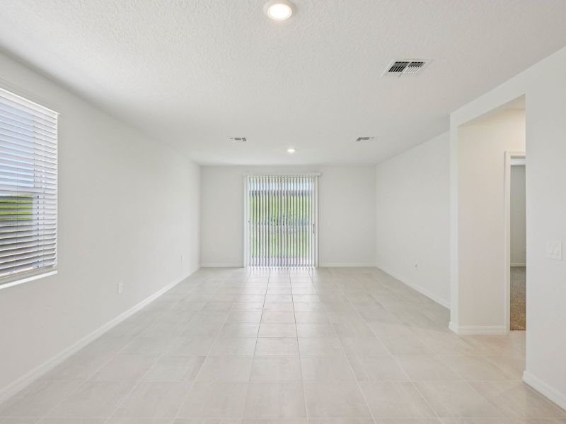 Spacious, unfurnished interior of a new home in Hamilton Bluff - Classic Series, Lake Hamilton (Image 7).