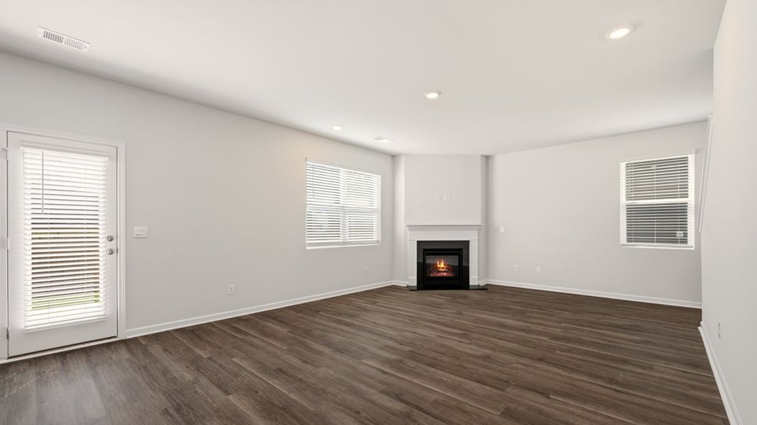 Spacious, unfurnished interior of a new home in Poplar Preserve, Newnan (Image 16).