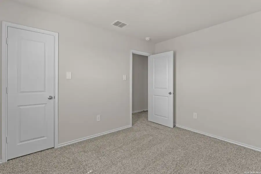 Spacious, unfurnished interior of a new home in Laurel Vistas, San Antonio (Image 22).