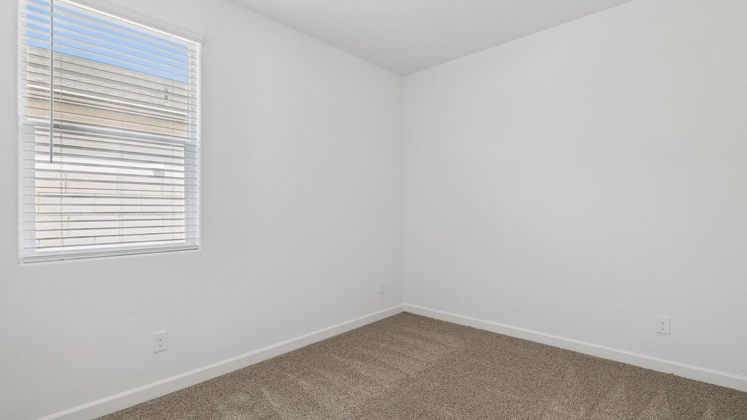 Spacious, unfurnished interior of a new home in Quail Ranch, San Tan Valley (Image 26).