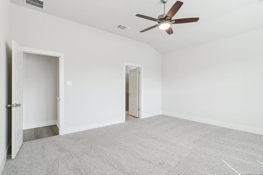 Spacious, unfurnished interior of a new home in Comanche Ridge, San Antonio (Image 20).