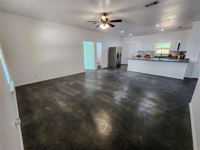 Spacious, unfurnished interior of a new home in , Kennedale (Image 16).
