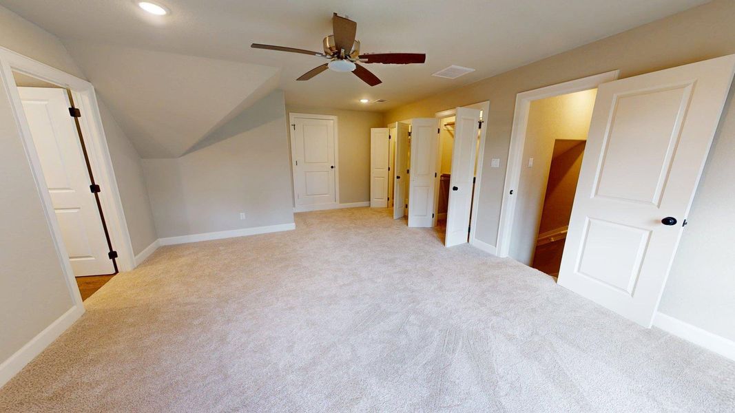 Spacious, unfurnished interior of a new home in , Lake Jackson (Image 20).