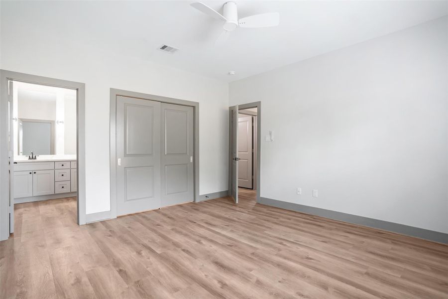 Spacious, unfurnished interior of a new home in Avenue Park, Houston (Image 15).