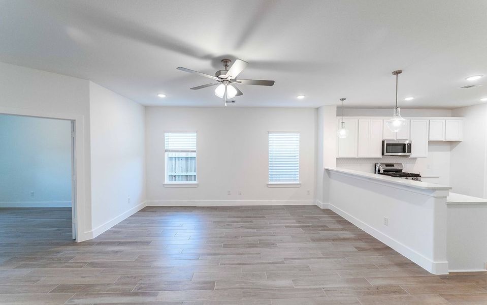 Spacious, unfurnished interior of a new home in River Ranch Meadows, Dayton (Image 9).