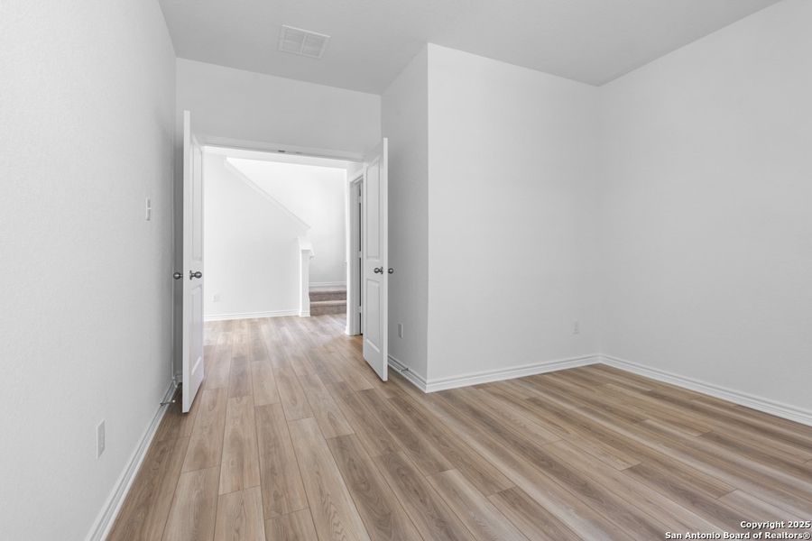 Spacious, unfurnished interior of a new home in Legend Heights, New Braunfels (Image 6). Spacious, unfurnished interior of a new home in Legend Heights, New Braunfels (Image 6).