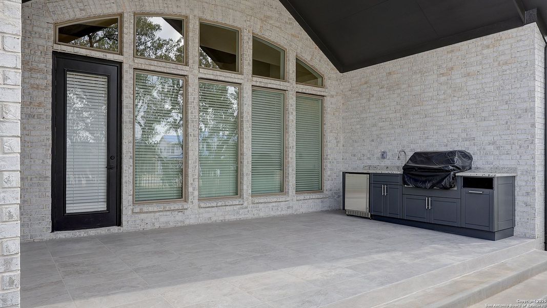 Exterior details and patio area of a home in The Dominion 70', San Antonio (Image 20).