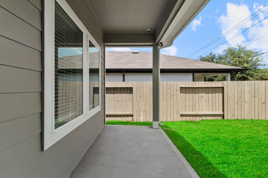 Exterior details and patio area of a home in Presswoods, Splendora (Image 3).