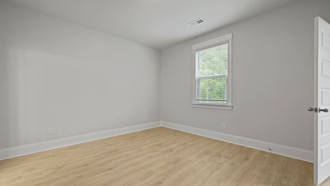 Spacious, unfurnished interior of a new home in Carolina Groves, Moncks Corner (Image 23).