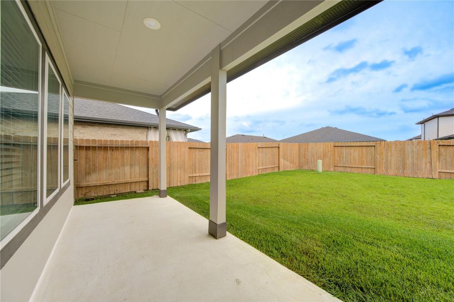 Exterior details and patio area of a home in , Katy (Image 4).