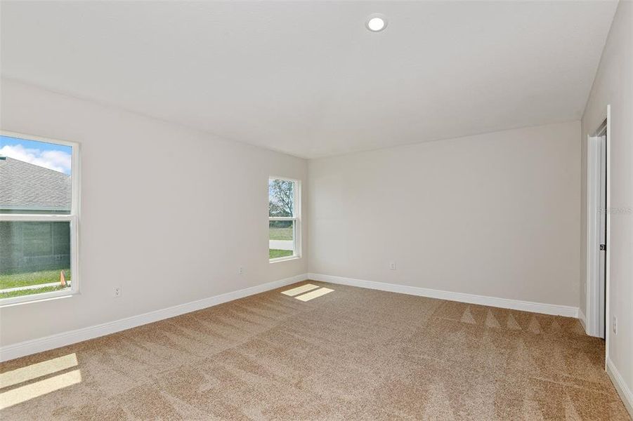 Spacious, unfurnished interior of a new home in Cherrywood Preserve, Ocala (Image 12).