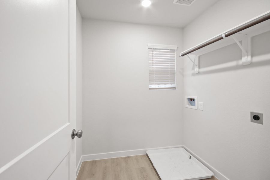 Spacious, unfurnished interior of a new home in Maple Heights, Porter (Image 17).