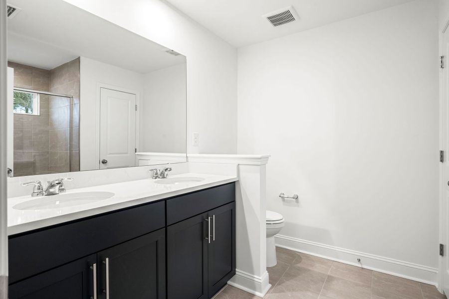 Furnished interior view inside a new home in Salem Bay, Beaufort (Image 13).