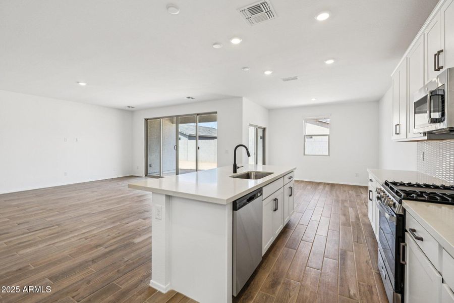 12-web-or-mls-W Cansados Rd-S2408-012