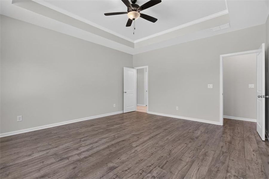 Spacious, unfurnished interior of a new home in , Athens (Image 48).